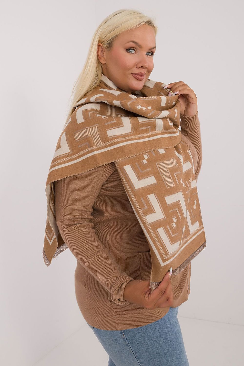 Stylish Geometric Pattern Scarf – 190cm Elegant & Warm Wrap for Any Occasion