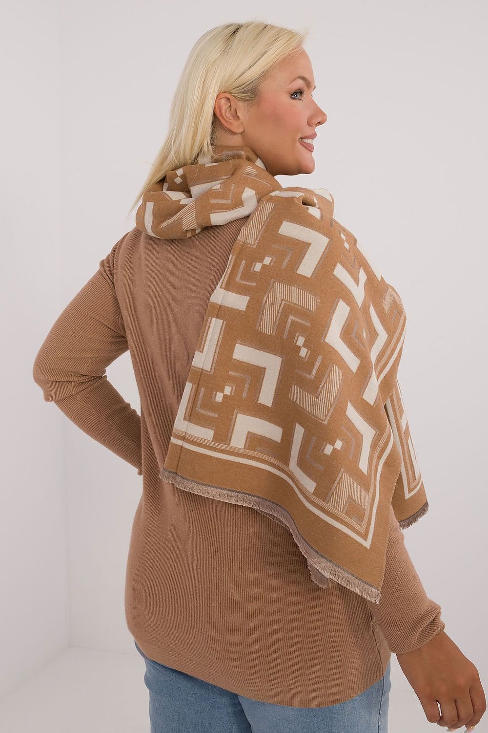 Stylish Geometric Pattern Scarf – 190cm Elegant & Warm Wrap for Any Occasion