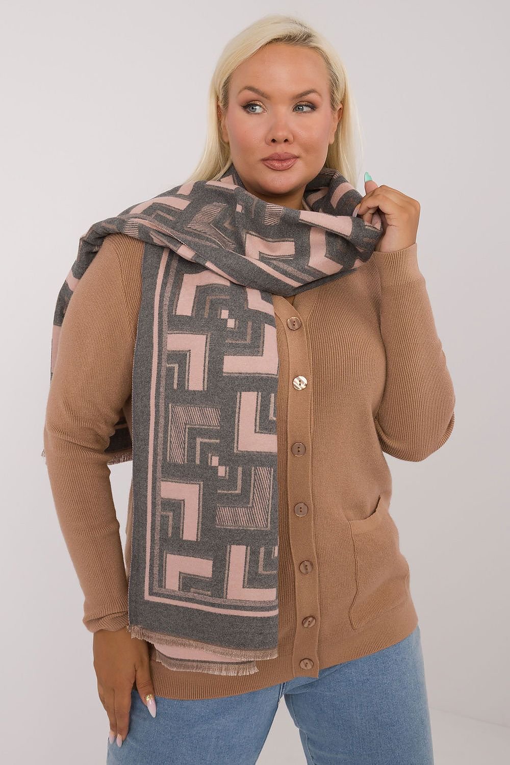 Stylish Geometric Pattern Scarf – 190cm Elegant & Warm Wrap for Any Occasion