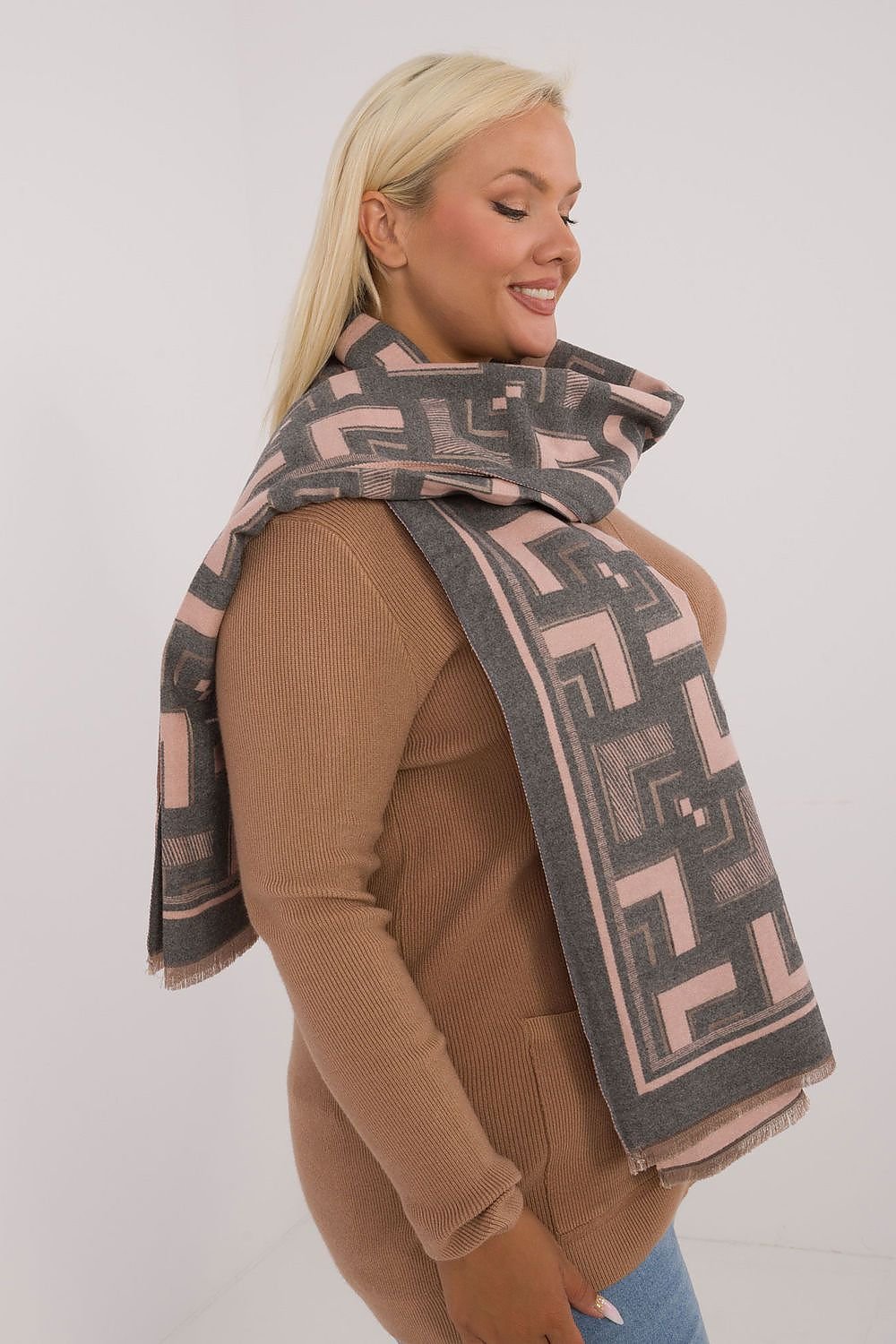 Stylish Geometric Pattern Scarf – 190cm Elegant & Warm Wrap for Any Occasion