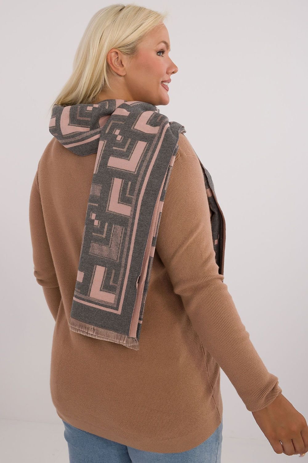 Stylish Geometric Pattern Scarf – 190cm Elegant & Warm Wrap for Any Occasion