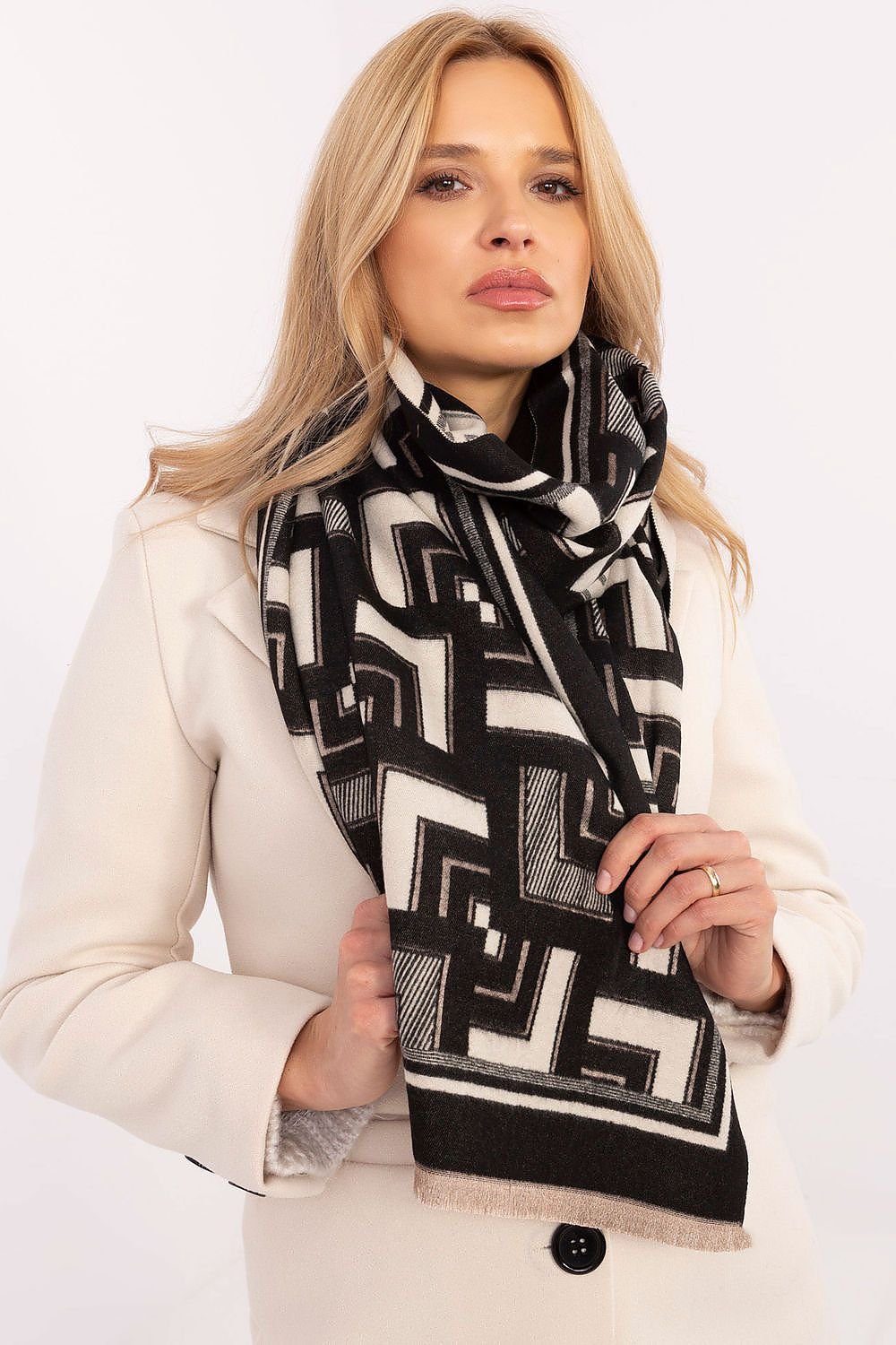 Stylish Geometric Pattern Scarf – 190cm Elegant & Warm Wrap for Any Occasion