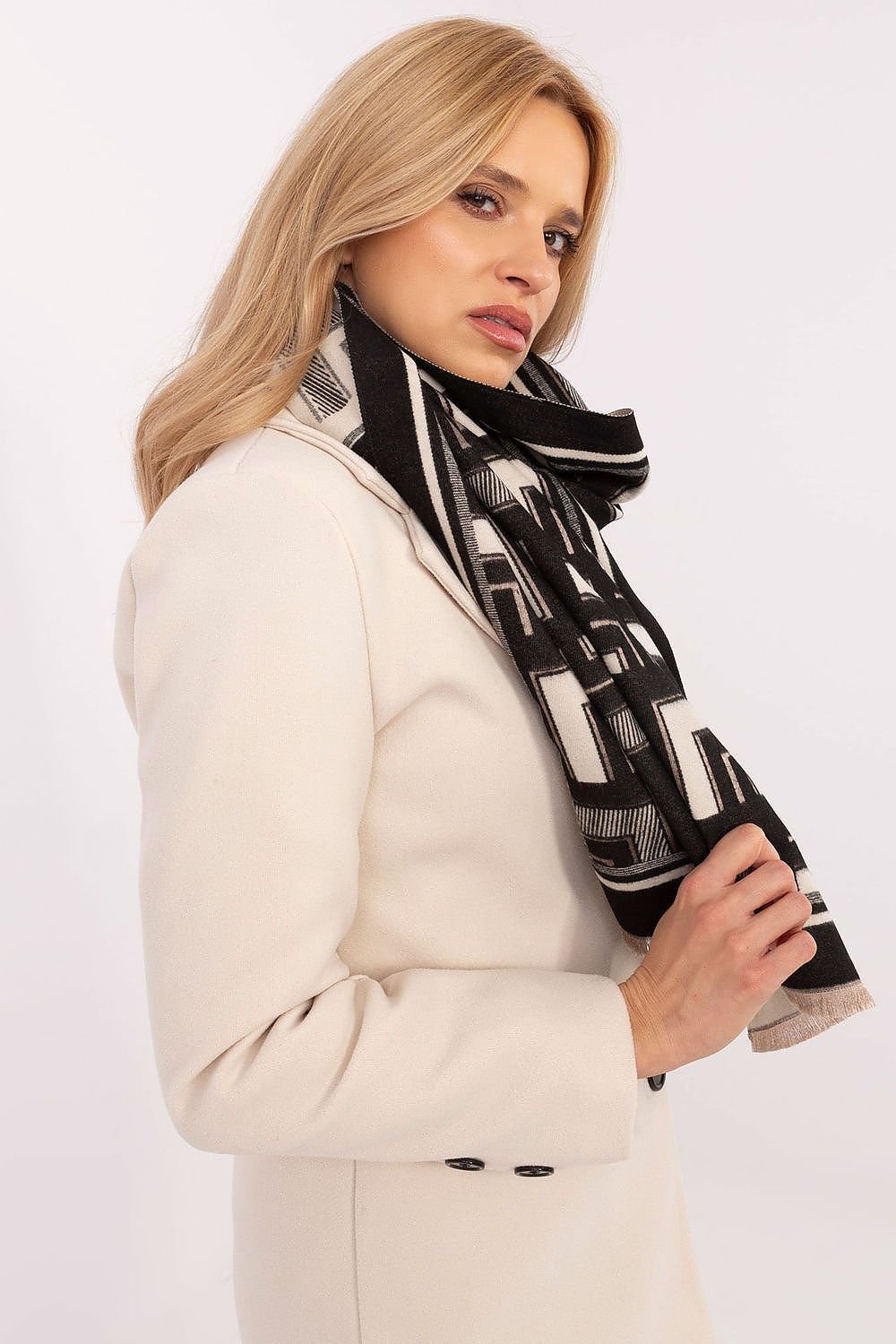 Stylish Geometric Pattern Scarf – 190cm Elegant & Warm Wrap for Any Occasion