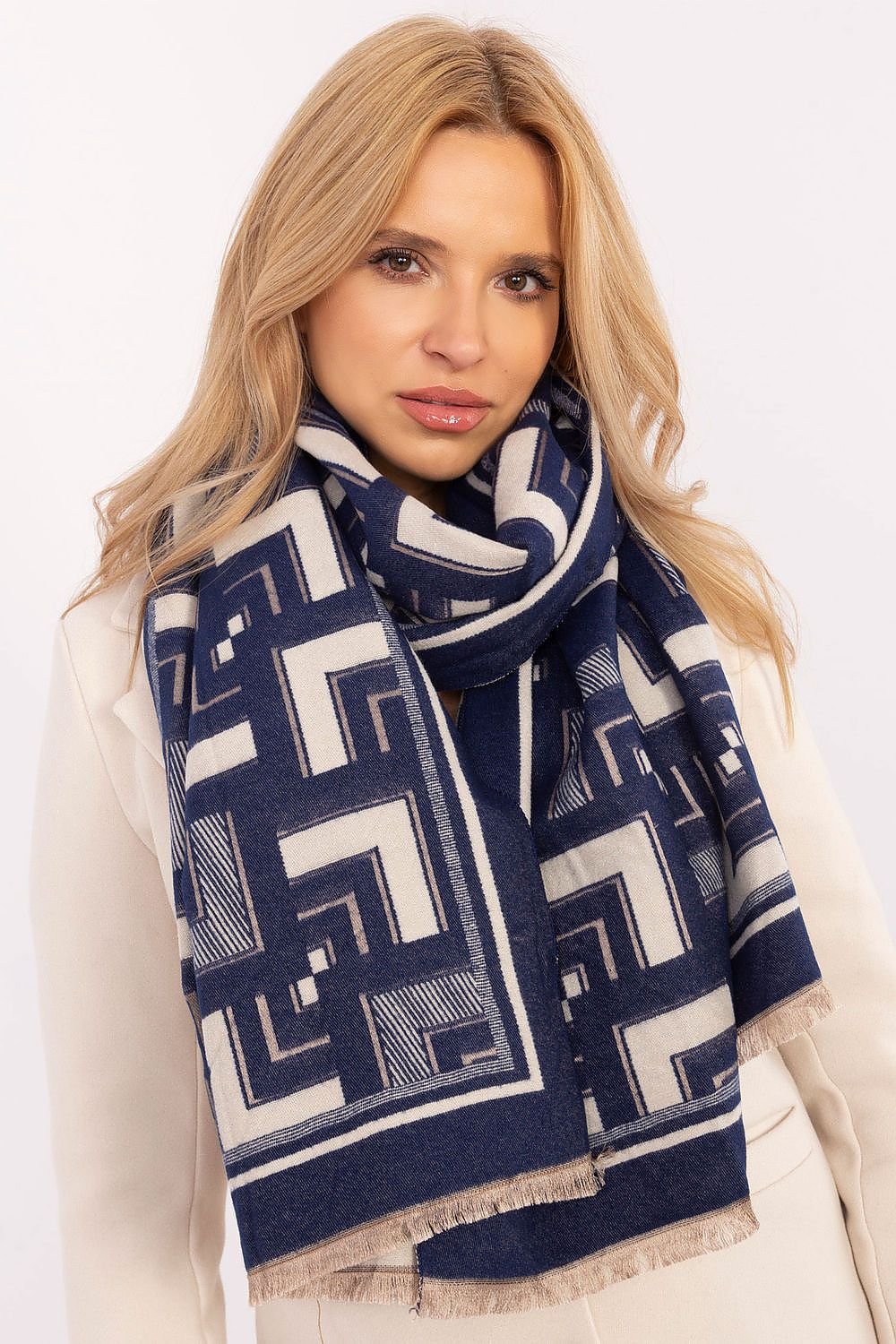 Stylish Geometric Pattern Scarf – 190cm Elegant & Warm Wrap for Any Occasion