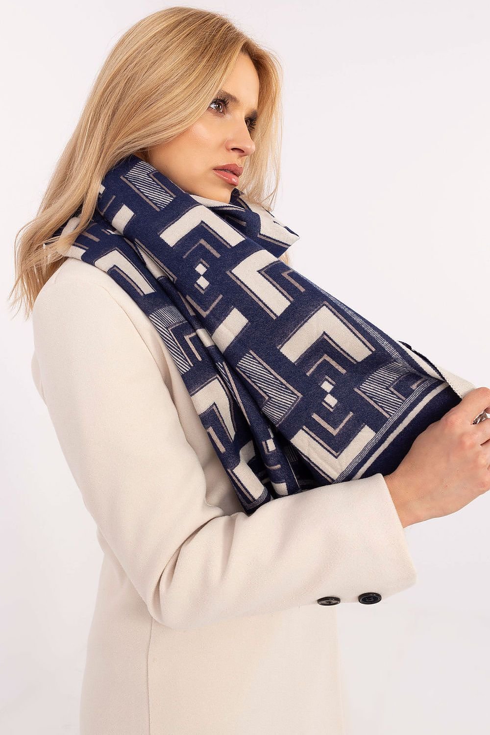 Stylish Geometric Pattern Scarf – 190cm Elegant & Warm Wrap for Any Occasion