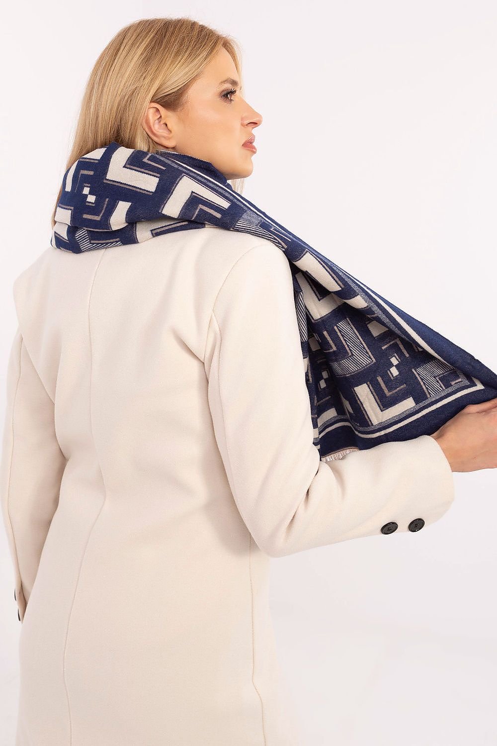 Stylish Geometric Pattern Scarf – 190cm Elegant & Warm Wrap for Any Occasion