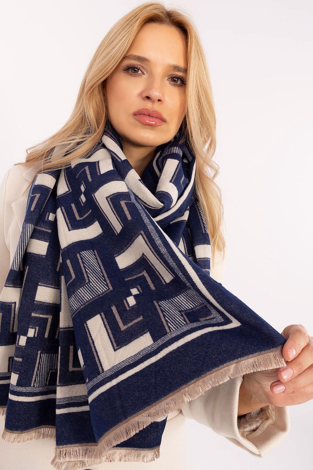 Stylish Geometric Pattern Scarf – 190cm Elegant & Warm Wrap for Any Occasion