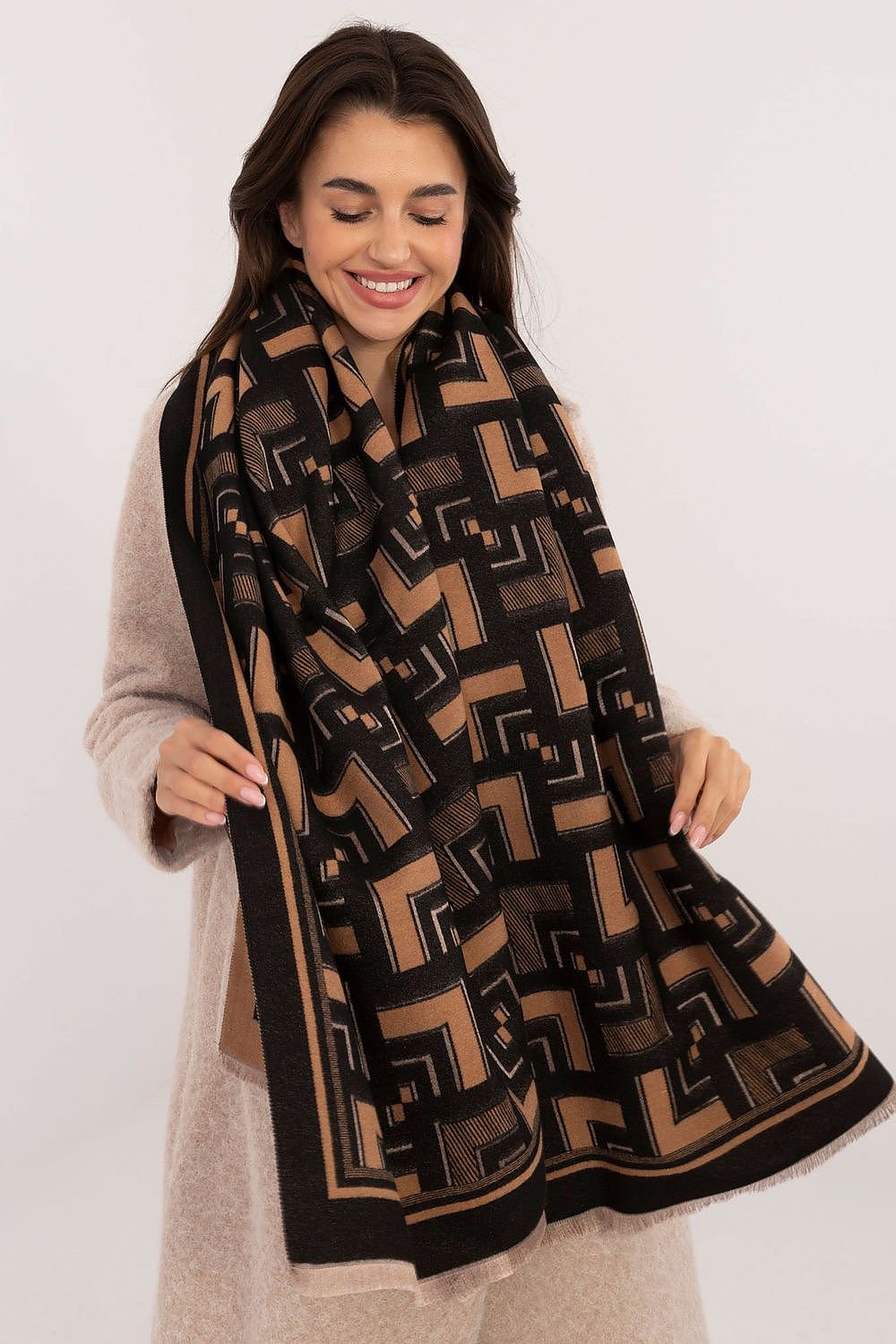 Stylish Geometric Pattern Scarf – 190cm Elegant & Warm Wrap for Any Occasion