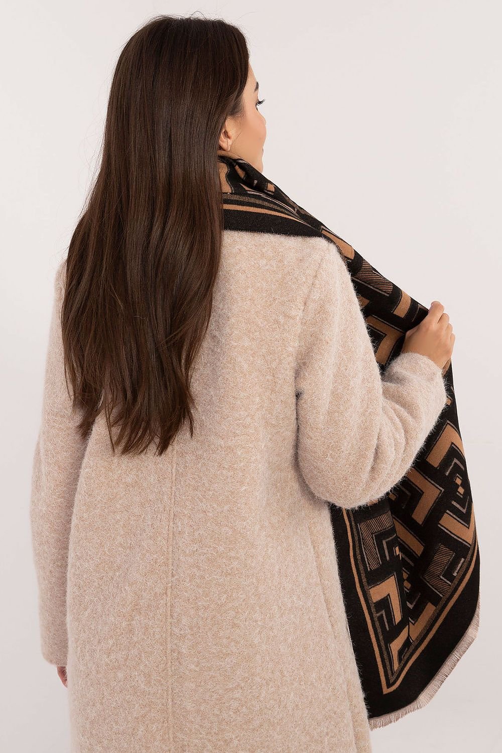 Stylish Geometric Pattern Scarf – 190cm Elegant & Warm Wrap for Any Occasion