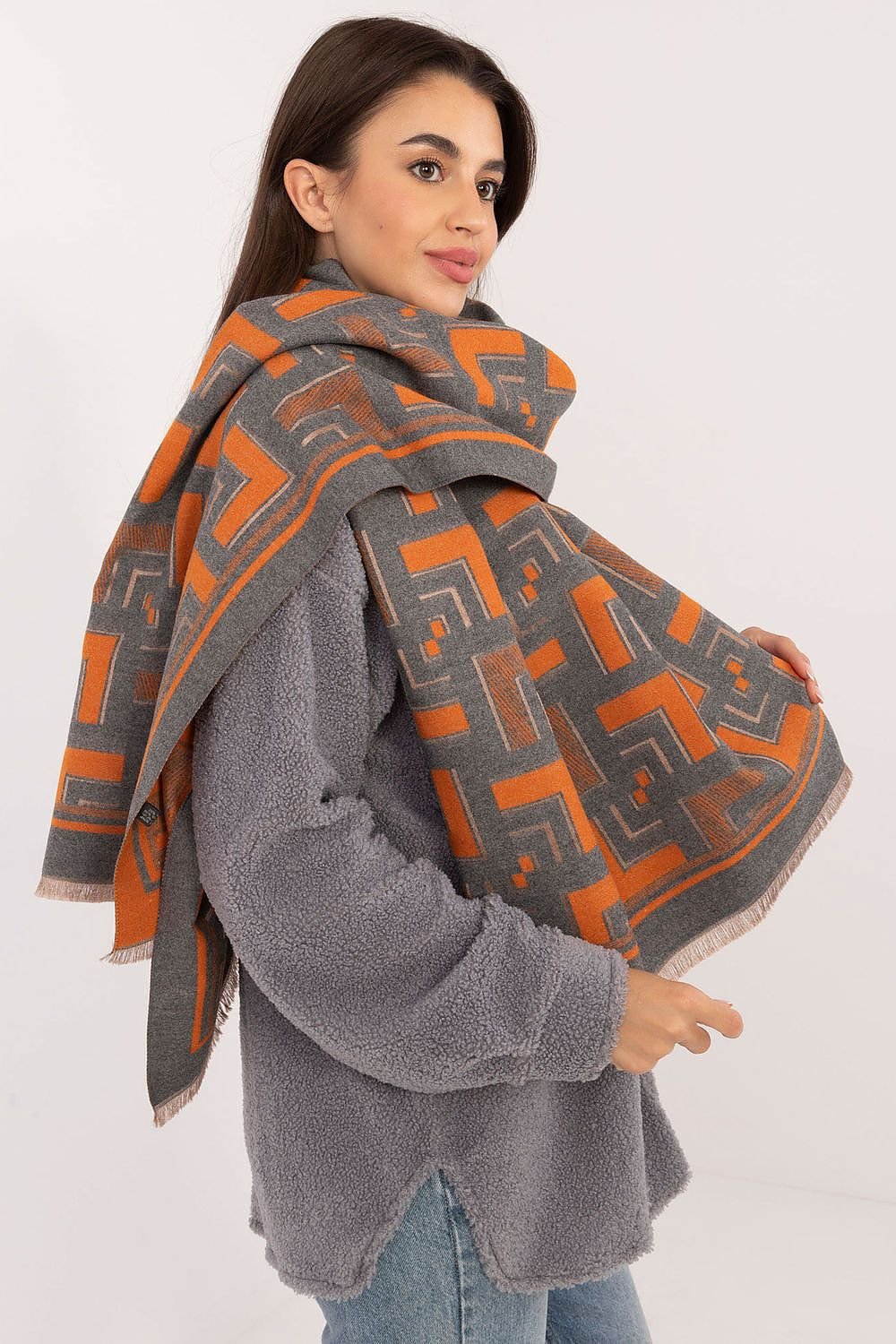 Stylish Geometric Pattern Scarf – 190cm Elegant & Warm Wrap for Any Occasion