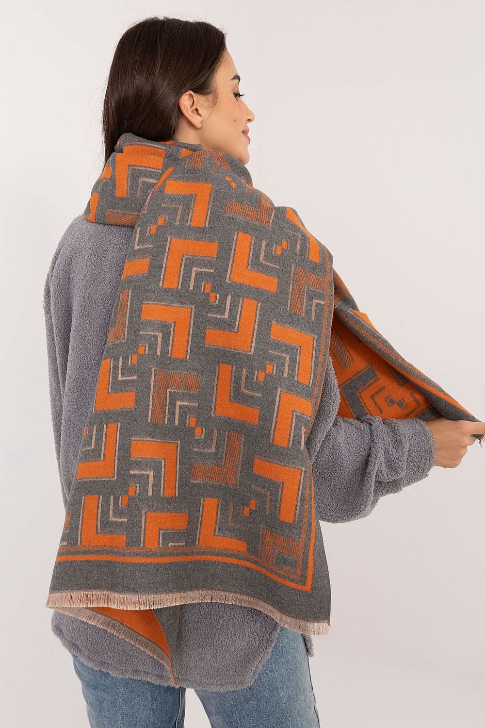 Stylish Geometric Pattern Scarf – 190cm Elegant & Warm Wrap for Any Occasion