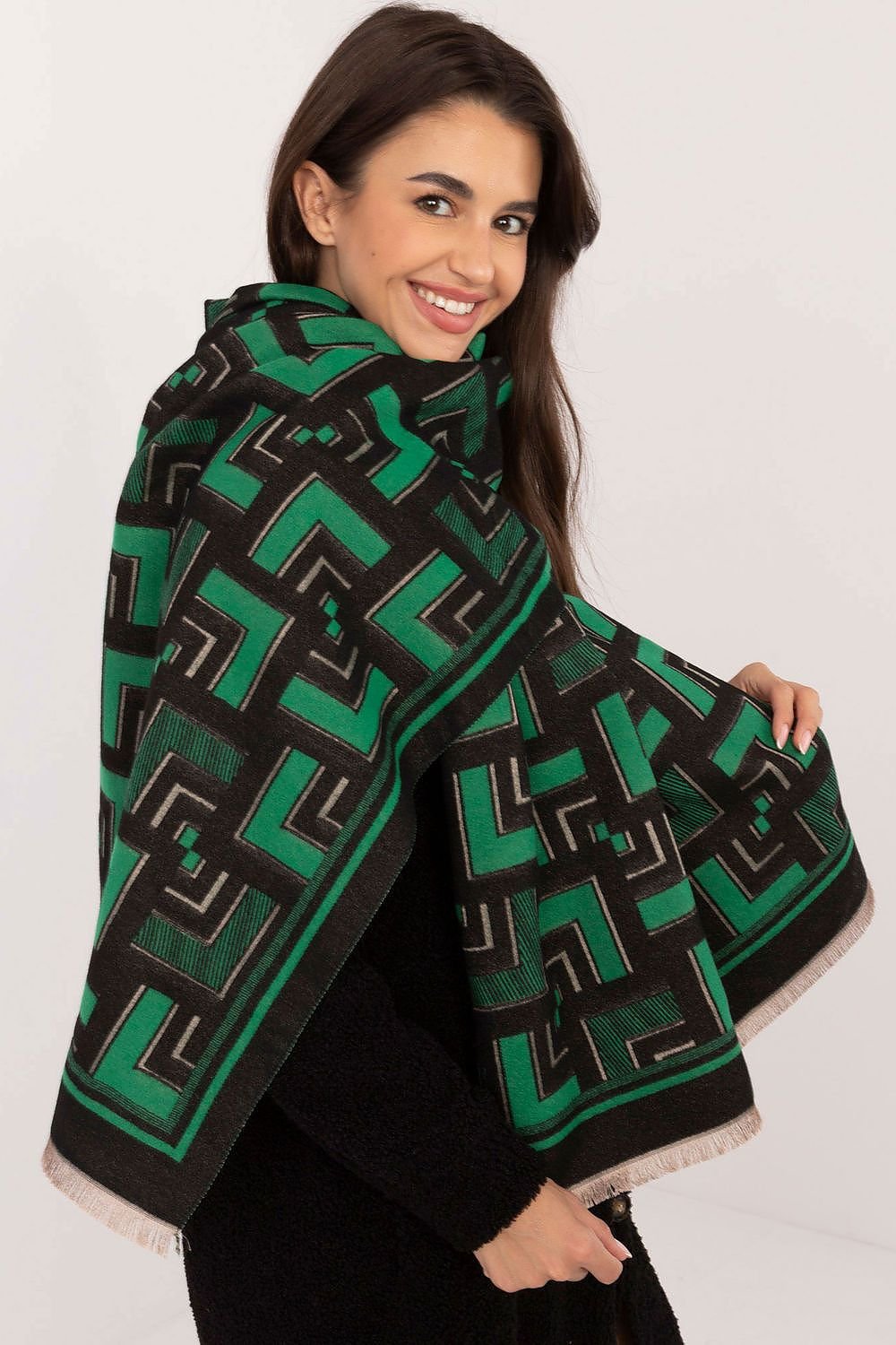 Stylish Geometric Pattern Scarf – 190cm Elegant & Warm Wrap for Any Occasion